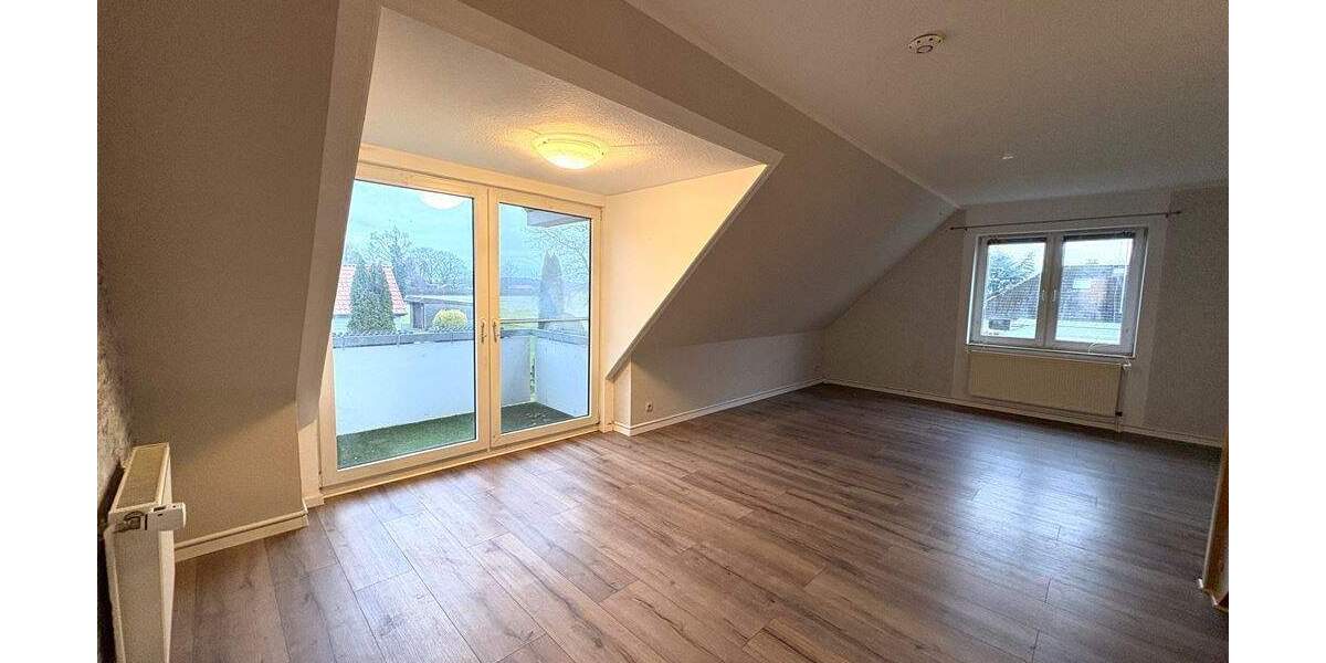 Schöne Dachgeschosswohnung mit ausgebautem Spitzboden und Balkon in Falkenburg! 3 zimmer