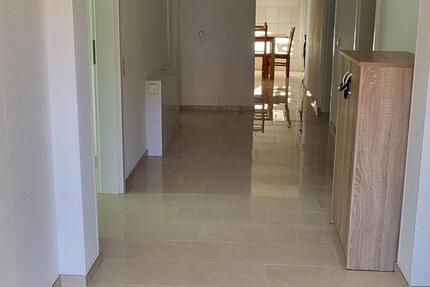 5 ZIMMER KÜCHE BAD IM ZENTRUM, PKW, ABTELLRAUM 5 MIN. ZUM BAHNHOF zimmer