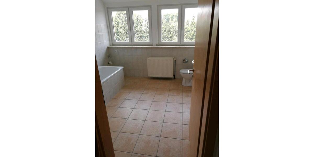 Schöne und geräumige Obergeschosswohnung zu vermieten 4 zimmer