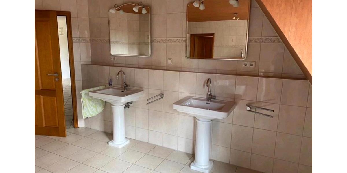 Dachgeschoßwohnung Friesoythe - 5 Zimmer, 160 m&sup2;, 1.450&euro; | Angebot:26499206