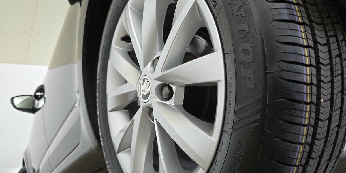 Skoda Octavia Amb. DSG LED ACC AHK Navi Klima Kamera 94.800 km 18.450 € Garrel 49681