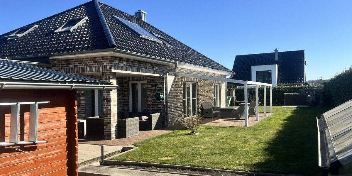 Ihr neues Familiendomizil mit viel Platz, großem Garten und begehrter Lage in Bösel. Raus aus der Stadt, rein ins Glück! 5 zimmer