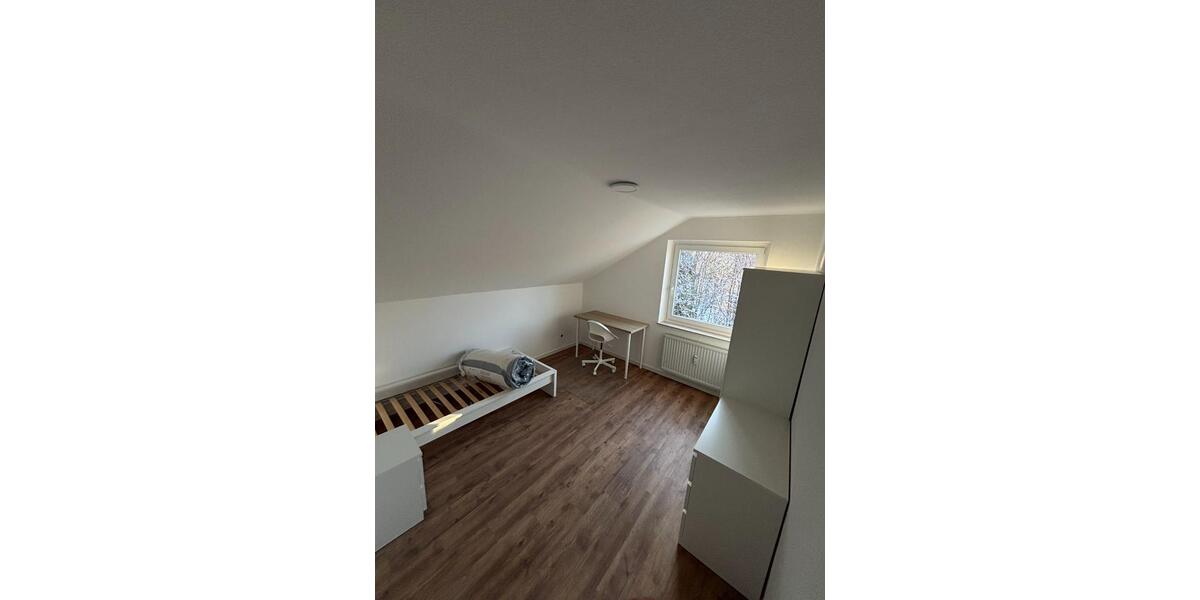 Dachgeschoßwohnung Oldenburg Bürgeresch - 4 Zimmer, 15 m&sup2;, 450&euro; | Angebot:25045188