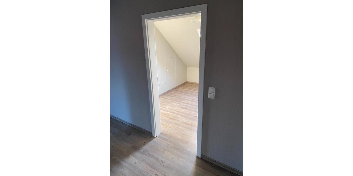 Dachgeschoßwohnung Varel - 3 Zimmer, 101 m&sup2;, 800&euro; | Angebot:25172482