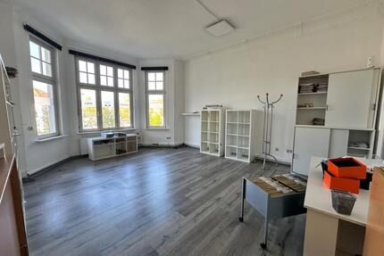 Büro in Bester Lage am Julius-Mosen-Platz! Bezugsfrei