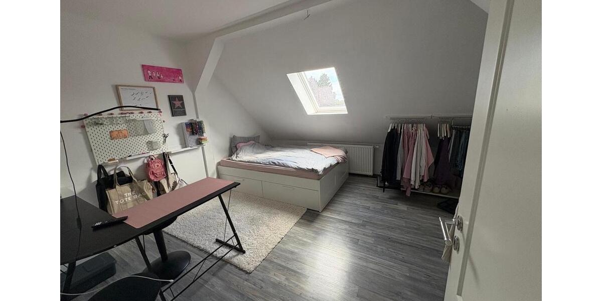 Dachgeschoßwohnung Delmenhorst Bungerhof - 5 Zimmer, 110 m&sup2;, 1.250&euro; | Angebot:26610303
