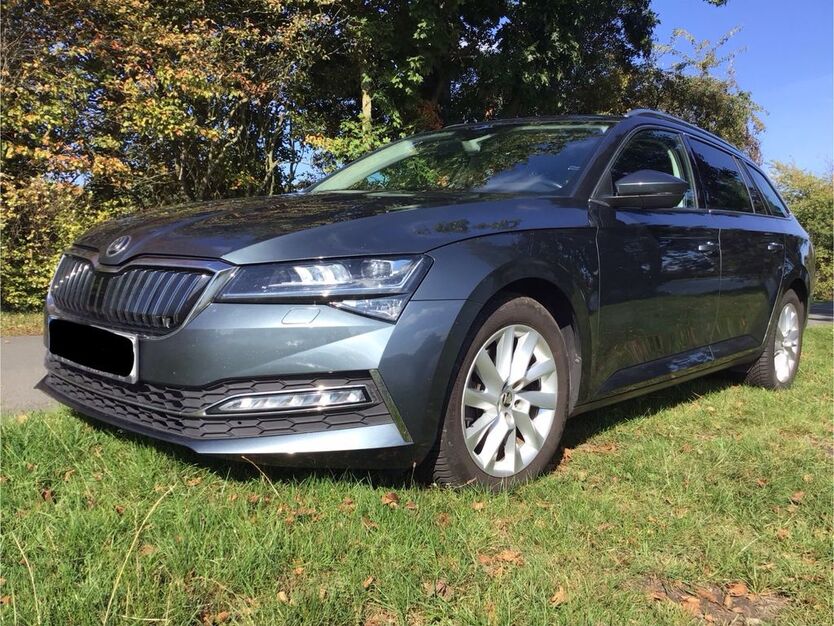 Skoda Superb 107.000 km 21.900 € Oldenburg 26121
