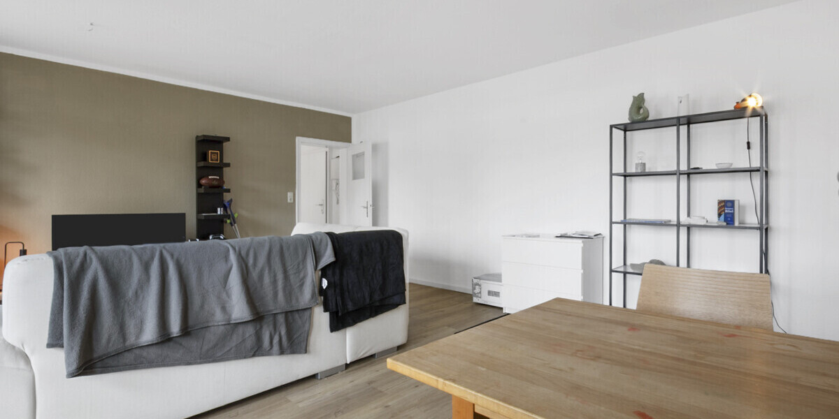 Delmenhorst-Mitte Vermietete 2 Zi.-Hochparterrewohnung mit Balkon - Erdgeschoßwohnung Delmenhorst Deichhorst | Angebot:26182531