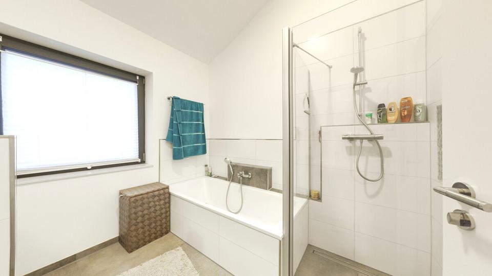 Dachgeschoßwohnung Oldenburg Eversten - 3 Zimmer, 80 m&sup2;, 1.200&euro; | Angebot:25098503