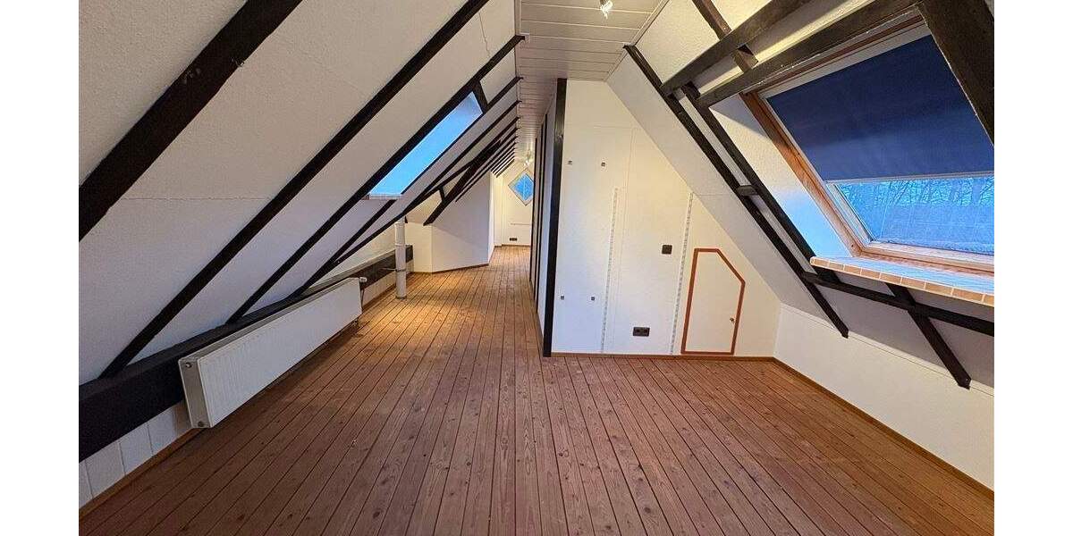 Schöne Dachgeschosswohnung mit ausgebautem Spitzboden und Balkon in Falkenburg! 3 zimmer