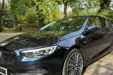 Opel Insignia 129.000 km 15.900 € Bremen 28759