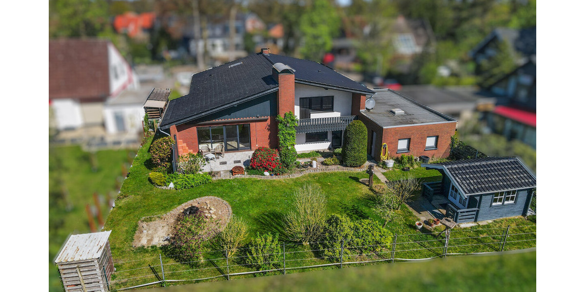 Ganderkesee-Schierbrok Renoviertes Einfamilienhaus in Feldrandlage mit Keller, Garage und EBK - Einfamilienhaus Ganderkesee | Angebot:26366702