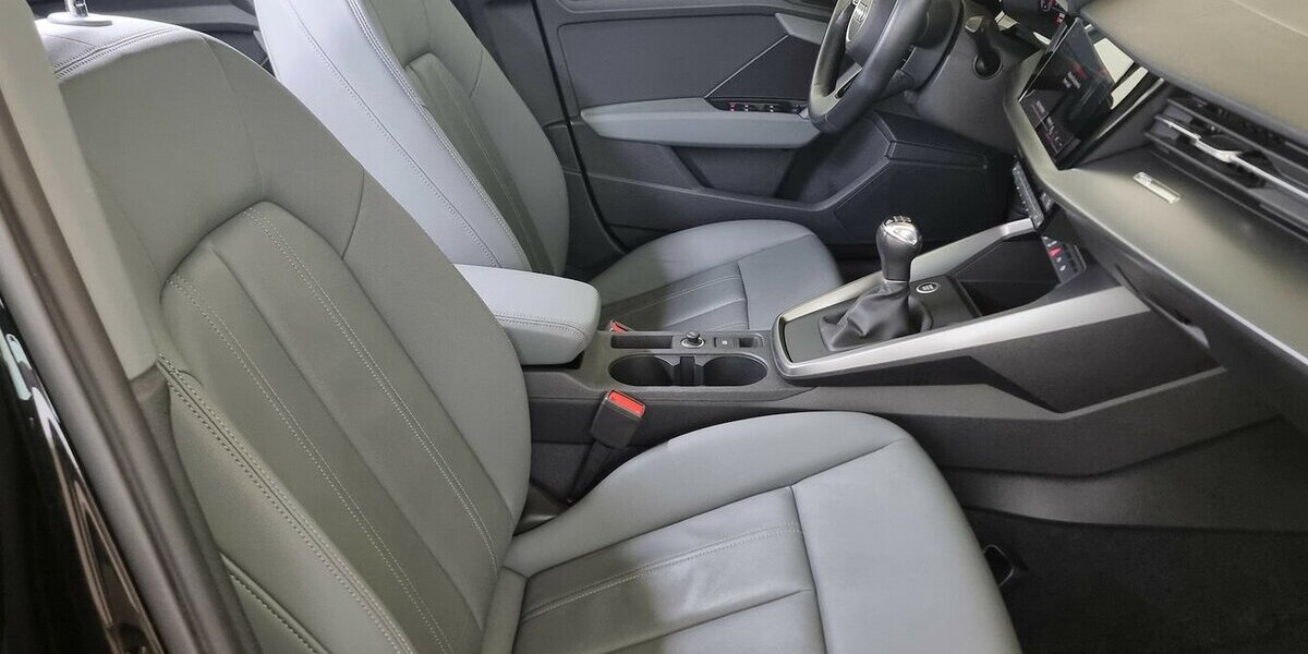 Audi A3 30TFSI limo Navi Leder Digital VIC Kamera LED 66.400 km 21.450 € Garrel 49681