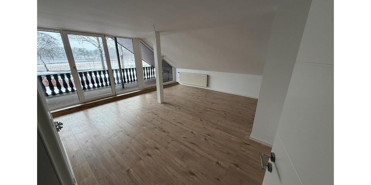 Dachgeschoßwohnung Rastede - 2.5 Zimmer, 120 m&sup2;, 1.200&euro; | Angebot:24572991