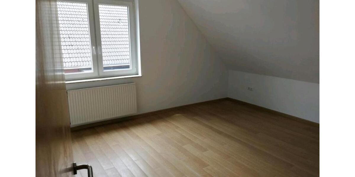 Schöne und geräumige Obergeschosswohnung zu vermieten 4 zimmer