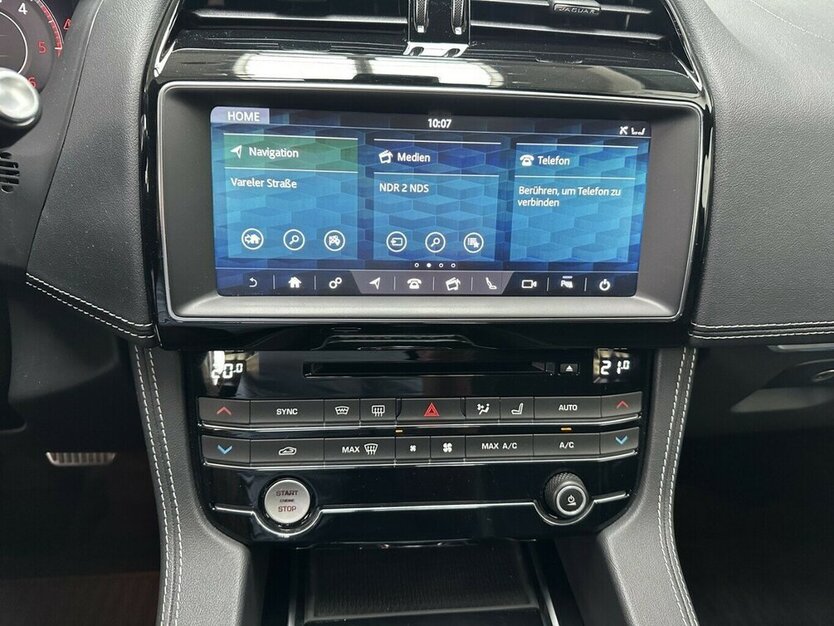 Jaguar F-Pace 3,0 D AWD R-Sport +AHK+Panorama+Navi+Kamera 92.200 km 29.990 € Jaderberg 26349