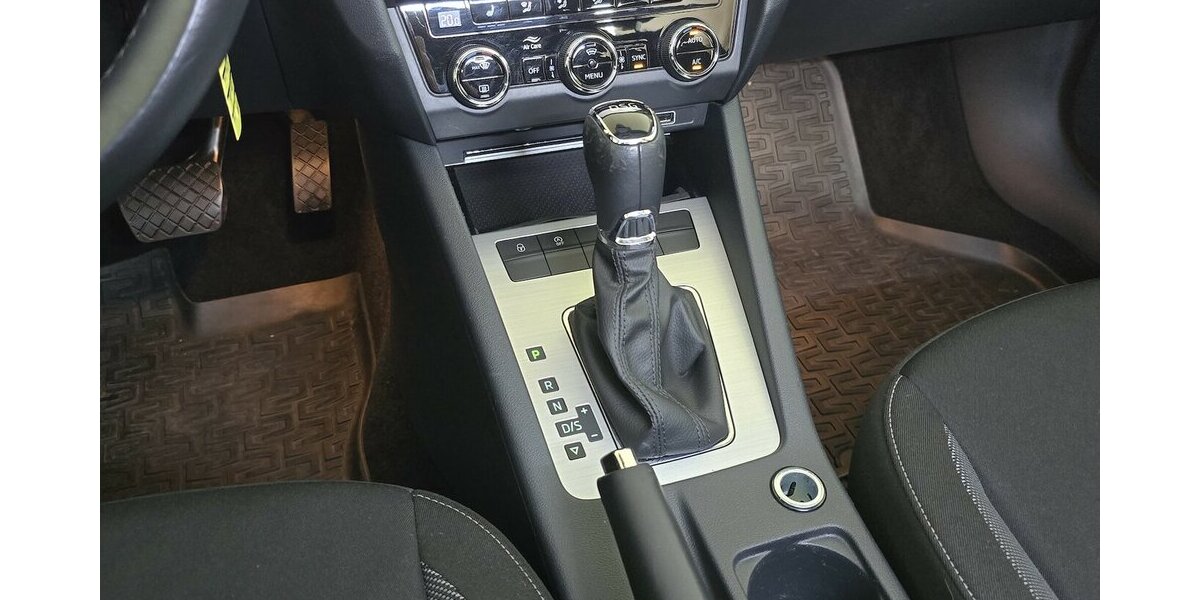 Skoda Octavia Amb. DSG LED ACC AHK Navi Klima Kamera 94.800 km 18.450 € Garrel 49681