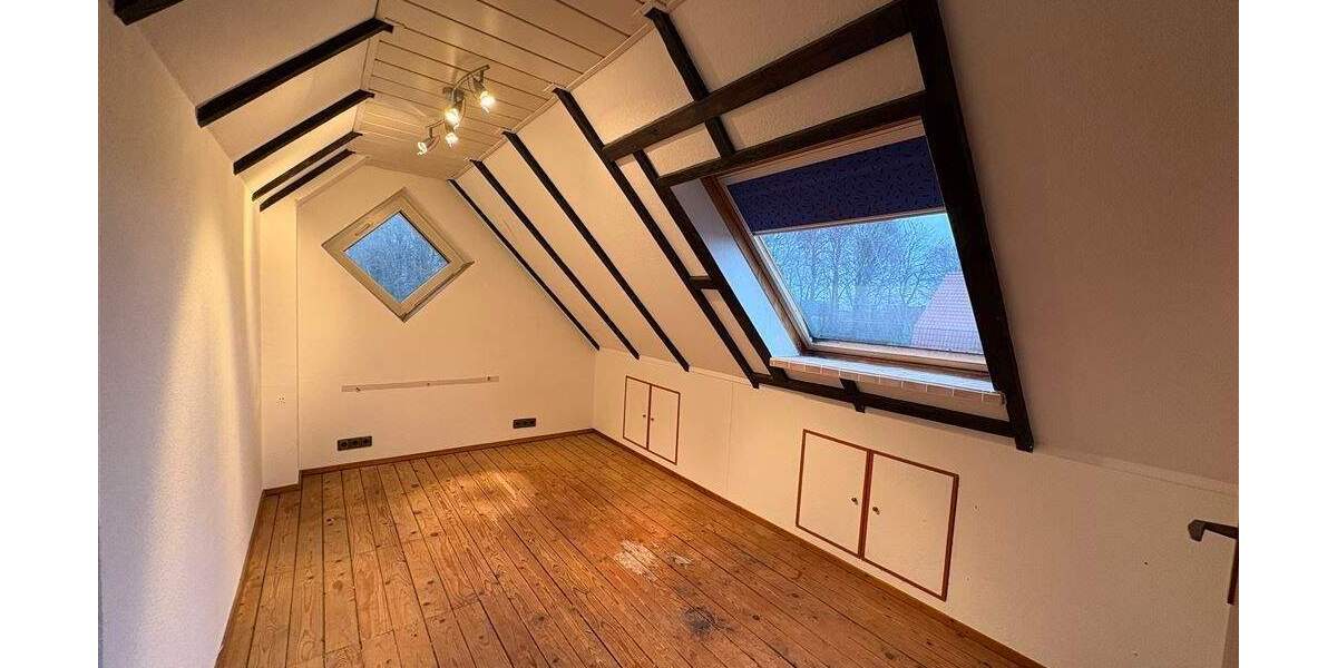 Schöne Dachgeschosswohnung mit ausgebautem Spitzboden und Balkon in Falkenburg! 3 zimmer