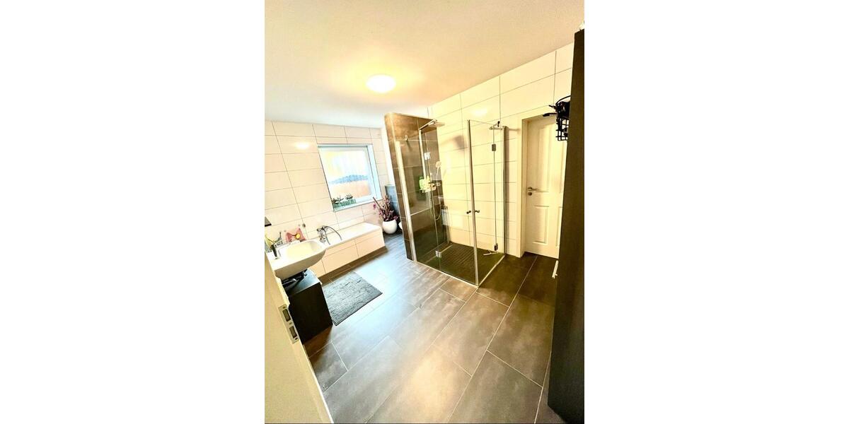 Erdgeschoßwohnung Delmenhorst Bungerhof - 4 Zimmer, 132 m&sup2;, 1.300&euro; | Angebot:25259276