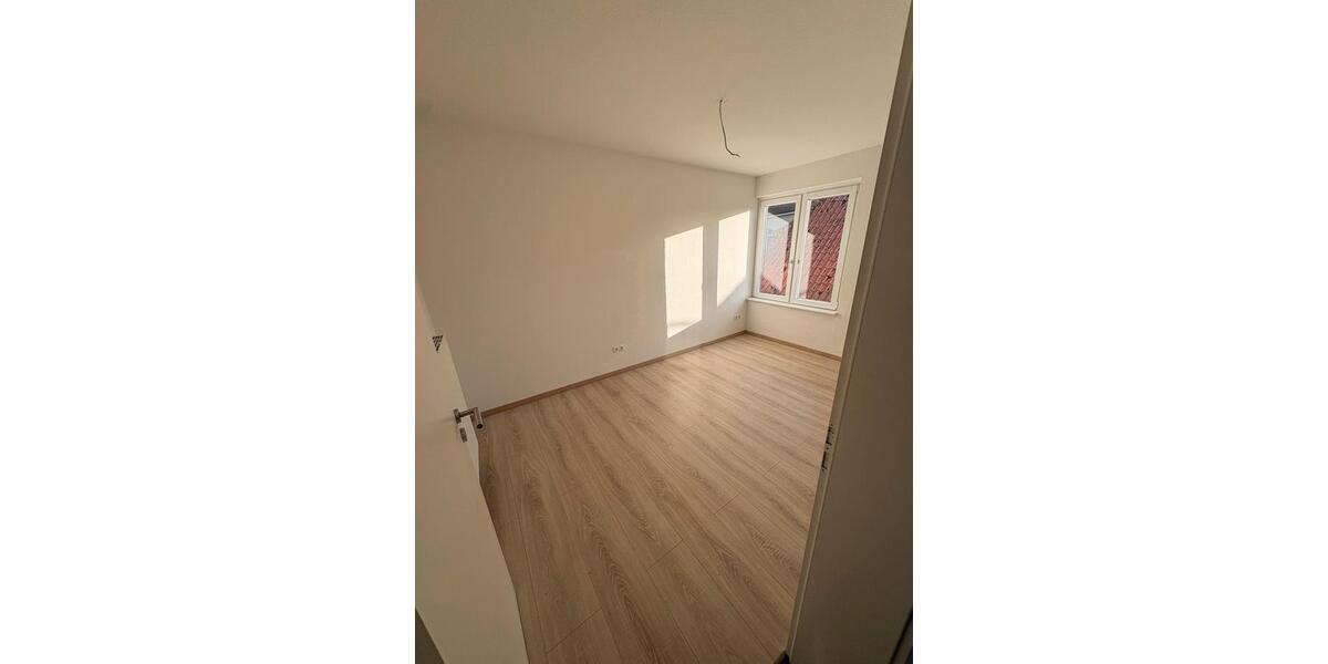 Dachgeschoßwohnung Edewecht - 2 Zimmer, 74 m&sup2;, 650&euro; | Angebot:26038607