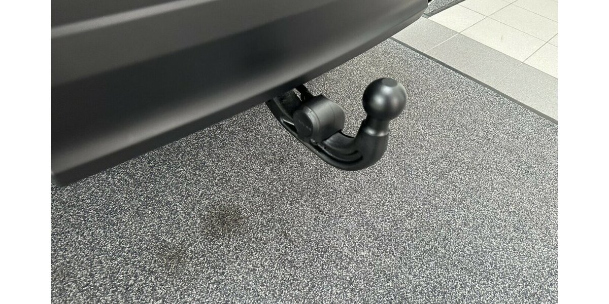 Jaguar F-Pace 3,0 D AWD R-Sport +AHK+Panorama+Navi+Kamera 92.200 km 28.990 € Jaderberg 26349