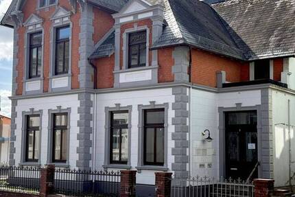 Haus Brake - 9 Zimmer, 275 m&sup2;, 298.000&euro; | Angebot:26798701