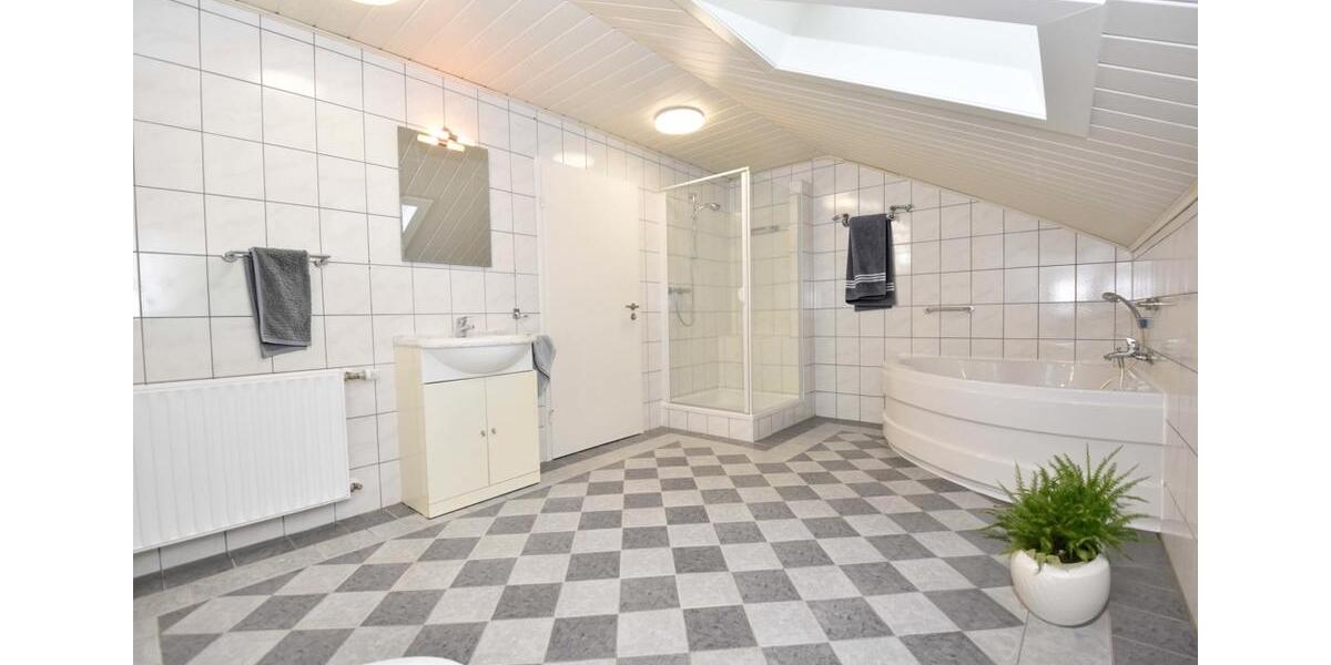 Dachgeschoßwohnung Friesoythe - 3 Zimmer, 130 m&sup2;, 790&euro; | Angebot:22616755