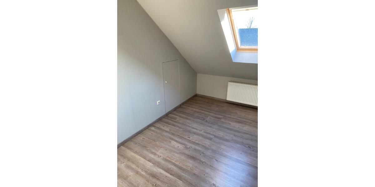 Dachgeschoßwohnung Varel - 3 Zimmer, 101 m&sup2;, 800&euro; | Angebot:25172482