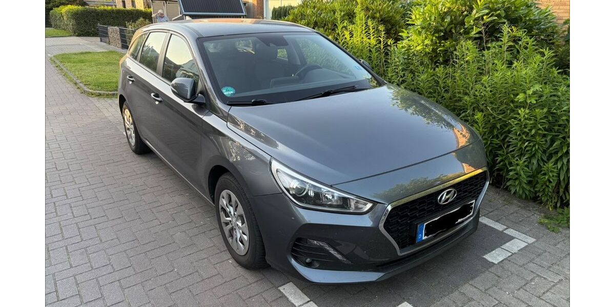 Hyundai i30 112.000 km 9.999 &euro; Oldenburg 26121