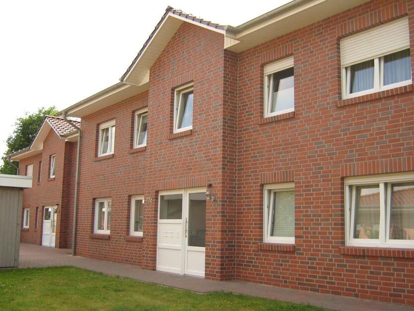 Charmante 2-Zimmer-Wohnung in Neerstedt mit Balkon zimmer