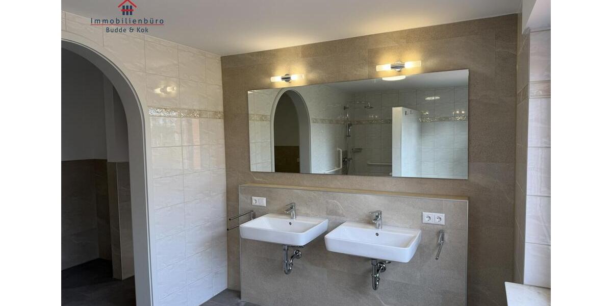 Doppelhaushälfte Friesoythe - 7 Zimmer, 233 m&sup2;, 1.500&euro; | Angebot:26247200