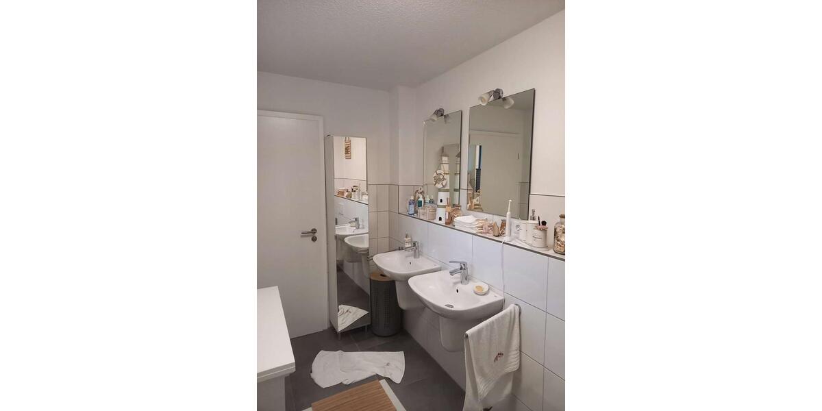 Etagenwohnung Oldenburg Drielaker-Moor - 4 Zimmer, 126 m&sup2;, 1.350&euro; | Angebot:23898286