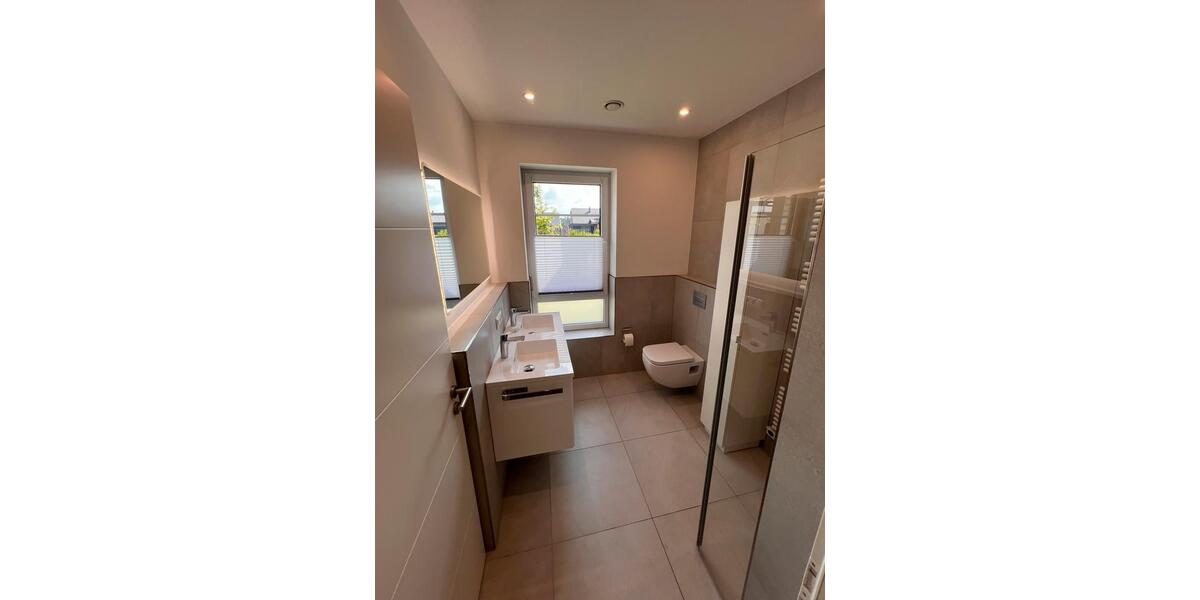 Moderne helle 3-Zimmerwohung, Terrasse, Einbauküche und Carport 3 zimmer