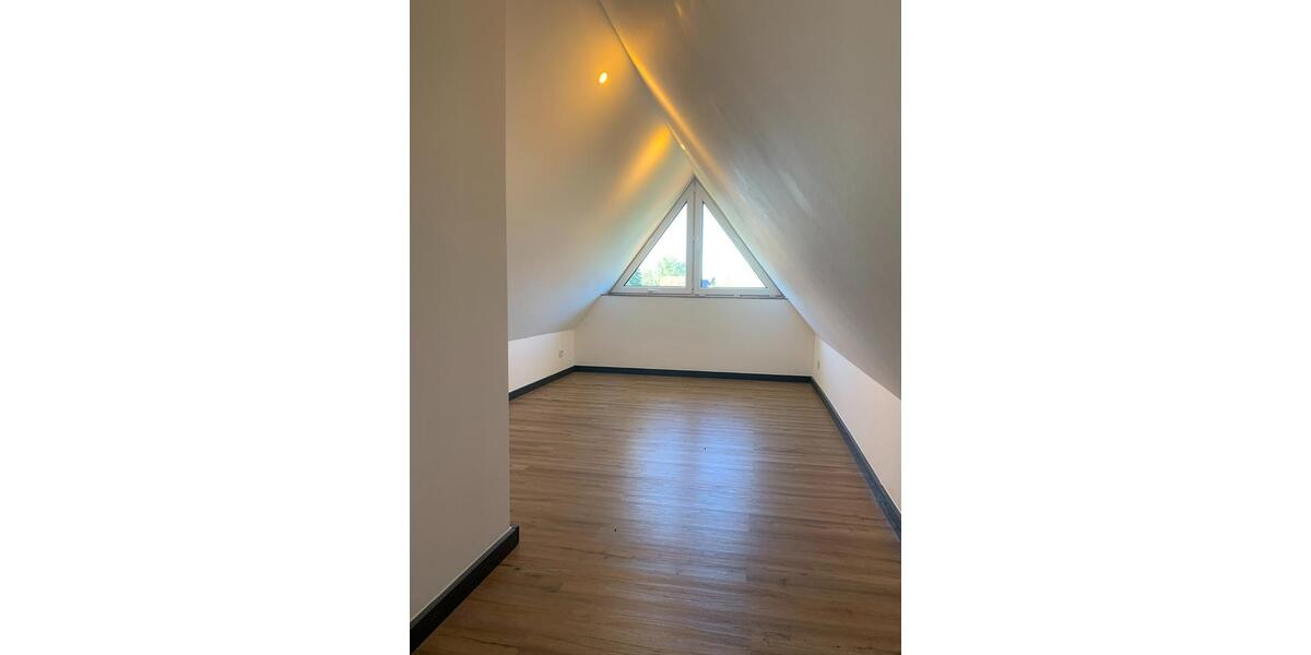 Dachgeschoßwohnung Edewecht - 4 Zimmer, 72 m&sup2;, 650&euro; | Angebot:26085869