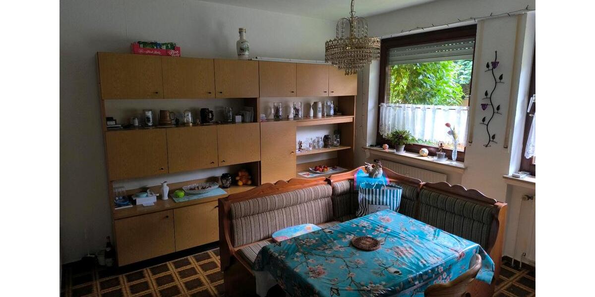 Einfamilienhaus mit 180 m2 Wohnfläche, voll unterkellert 7 zimmer