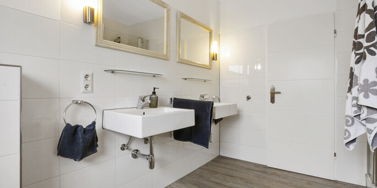 Ganderkesee-Schierbrok Renoviertes Einfamilienhaus in Feldrandlage mit Keller, Garage und EBK - Einfamilienhaus Ganderkesee | Angebot:26366702