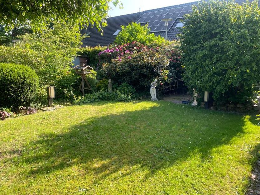 Reihenmittelhaus mit Garten top gepflegt, Garage
