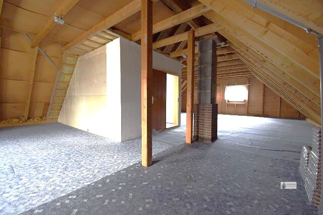 EFH für eine 4 köpfige Familie + Garage + Wintergarten + ausbaubares DG + Garten 3 zimmer