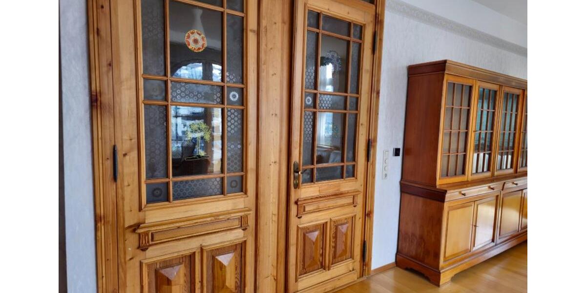 Schön möblierte Wohnung mit Wintergarten, Terrasse und Stellplatz 4 zimmer