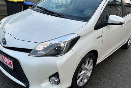 Toyota Yaris 165.400 km 8.490 € Bremen 28215