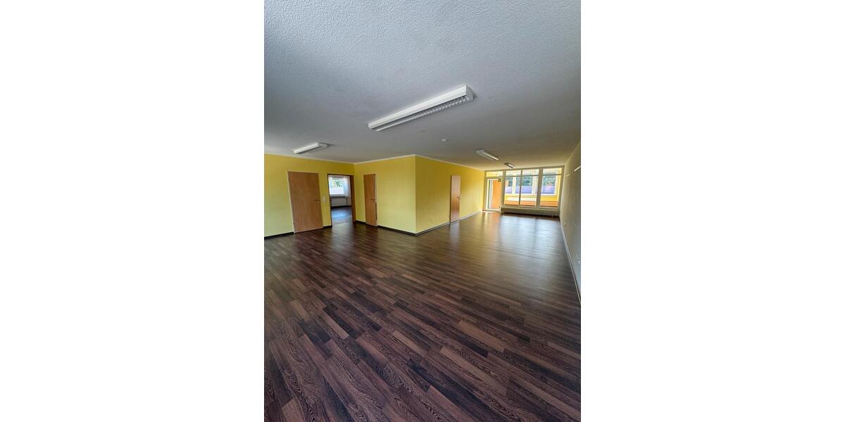 Praxis- und Büroräume im Obergeschoss in Ahlhorn zu vermieten zimmer