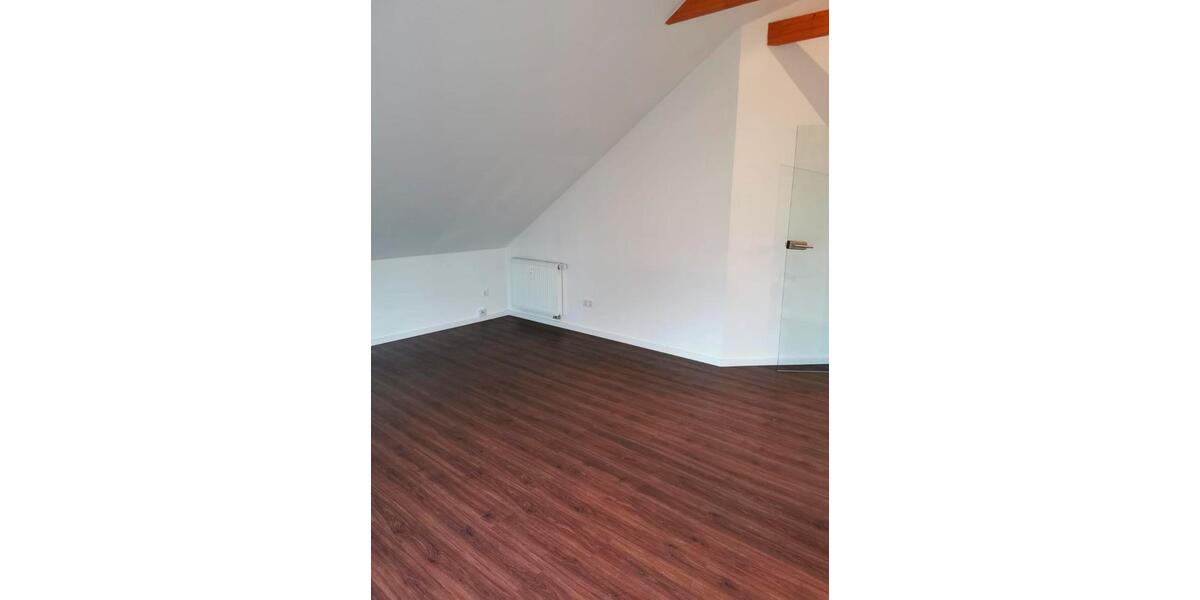 Dachgeschoßwohnung Oldenburg Bloherfelde - 3 Zimmer, 70 m&sup2;, 630&euro; | Angebot:26252514