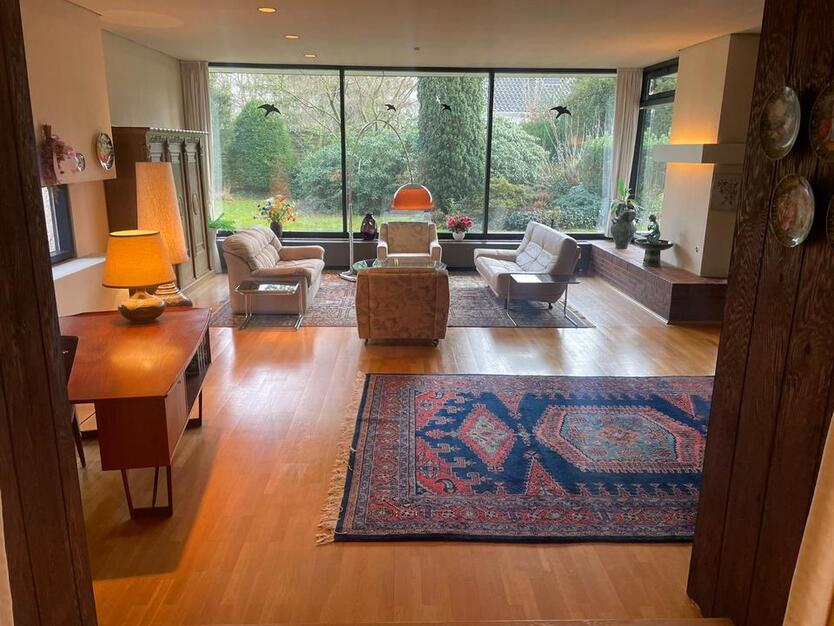 Charmantes 60er Jahre Haus mit großem WohnZimmer und Garten