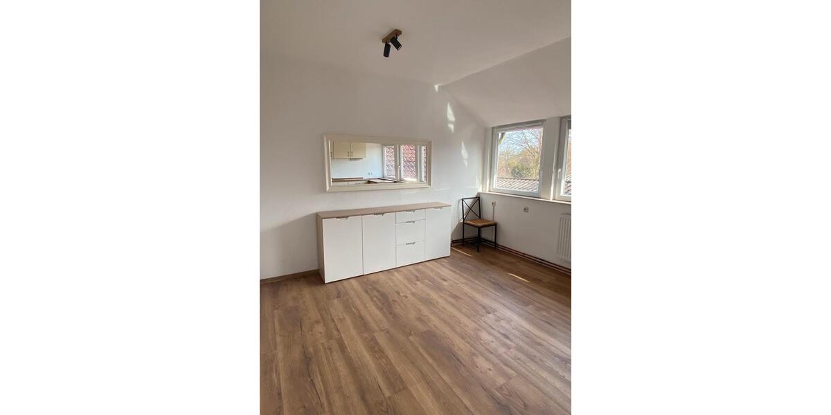 Dachgeschoßwohnung Bad Zwischenahn - 4 Zimmer, 90 m&sup2;, 700&euro; | Angebot:25383144