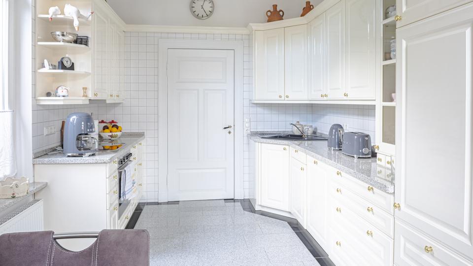 Saniertes, denkmalgeschütztes Wohnhaus mit Garten, Nebengebäuden u. Garage im Herzen von Wiefelstede 8 zimmer