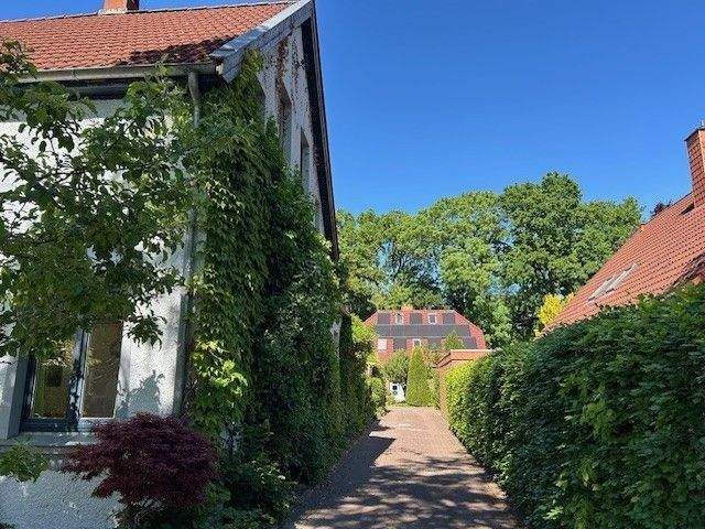 Provisionsfrei - Schöne Doppelhaushälfte mit möbliertes Appartement in idyllischer Stadtlage Nähe der Universität! 4 zimmer