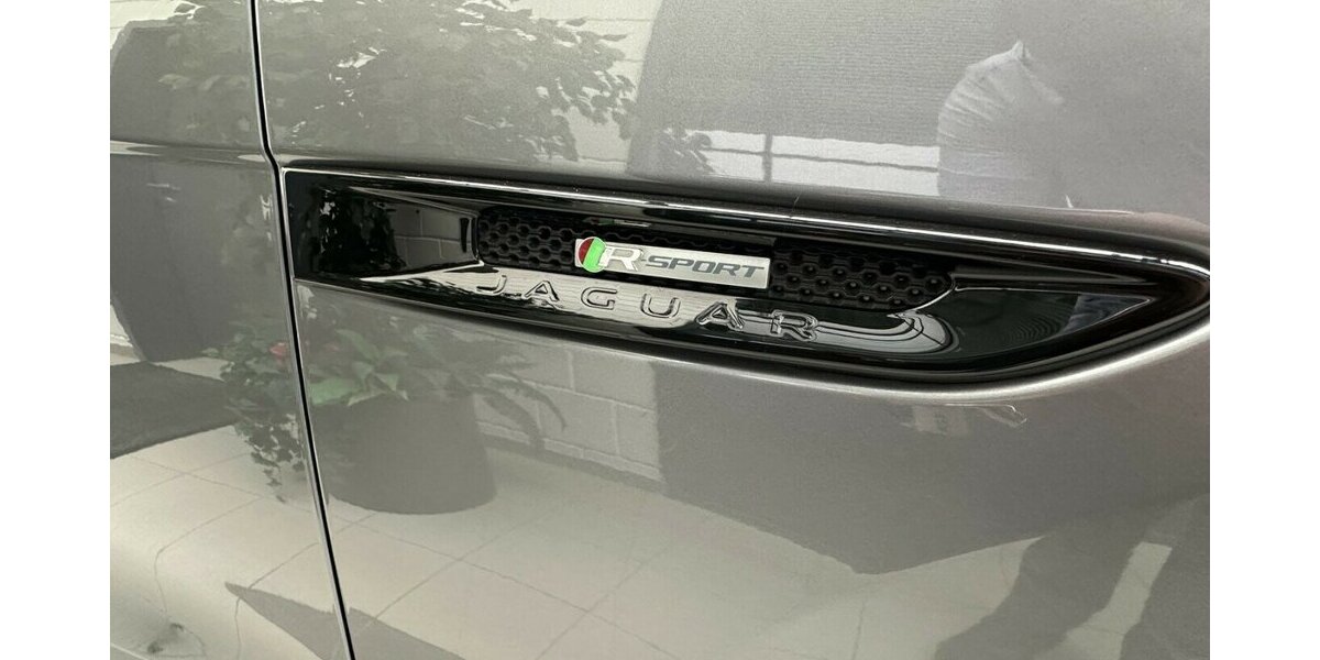 Jaguar F-Pace 3,0 D AWD R-Sport +AHK+Panorama+Navi+Kamera 92.200 km 28.990 € Jaderberg 26349