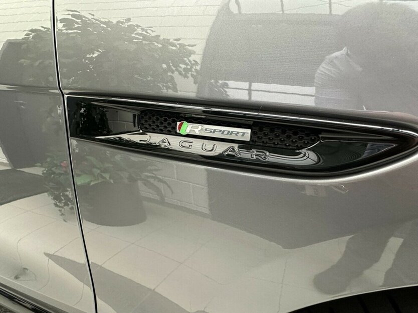 Jaguar F-Pace 3,0 D AWD R-Sport +AHK+Panorama+Navi+Kamera 92.200 km 29.990 € Jaderberg 26349