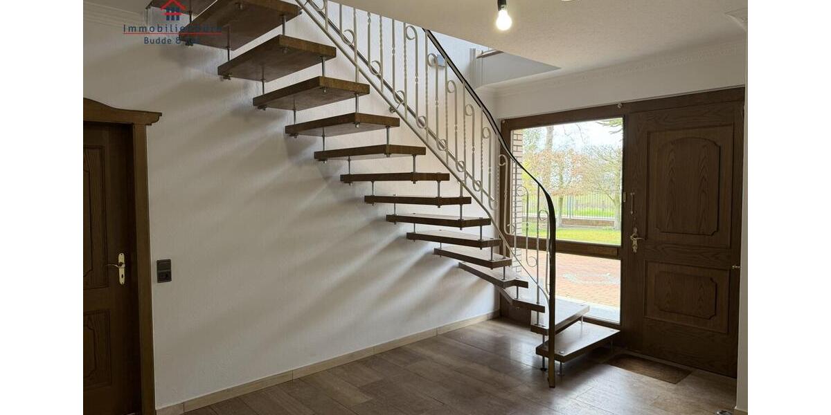 Doppelhaushälfte Friesoythe - 7 Zimmer, 233 m&sup2;, 1.500&euro; | Angebot:26247200