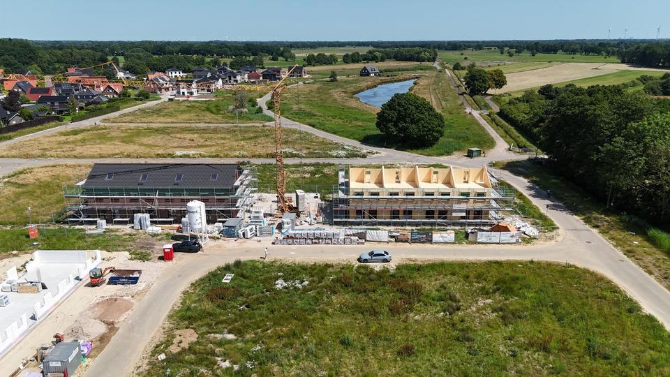 Rastede - Im Göhlen: Neubau-Reihenendhaus mit Einbauküche als Erstbezug zimmer